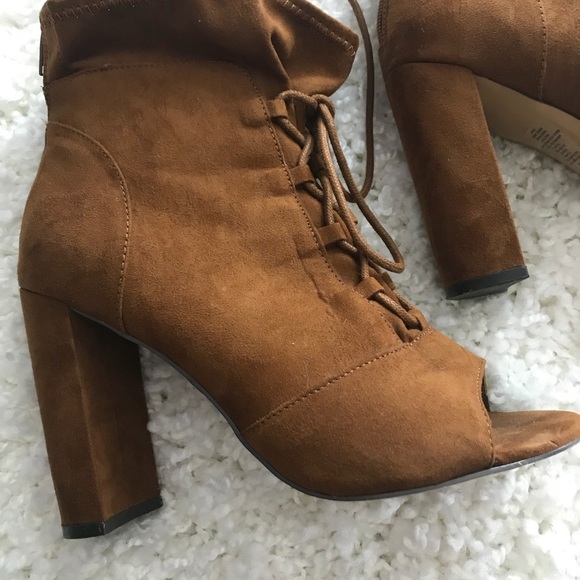 Perfect summer/fall booties - Picture 3 of 7